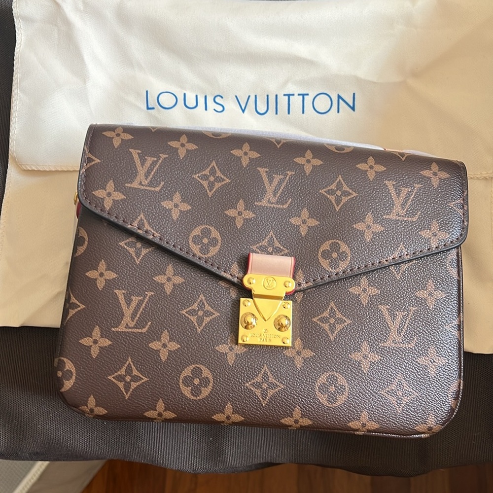 Louie Vuitton cross body